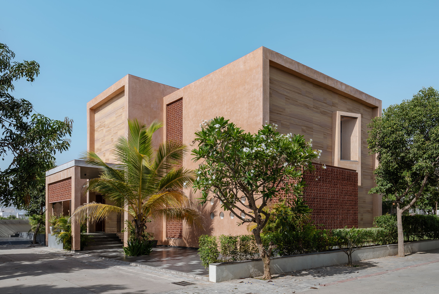 Narrow House